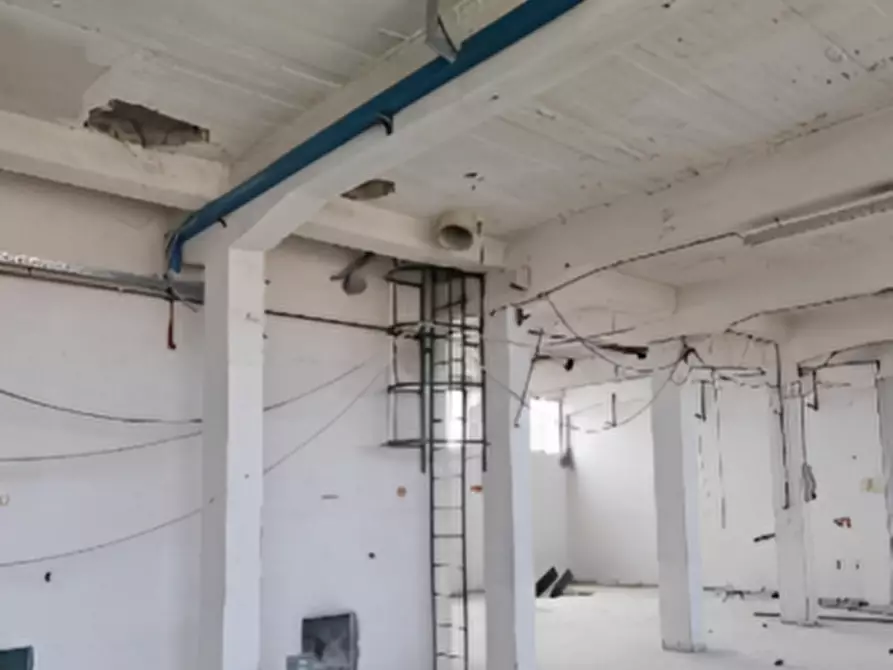 Immagine 5 di Loft/Open space in vendita  in Via Piave 4/6 a Borgomanero