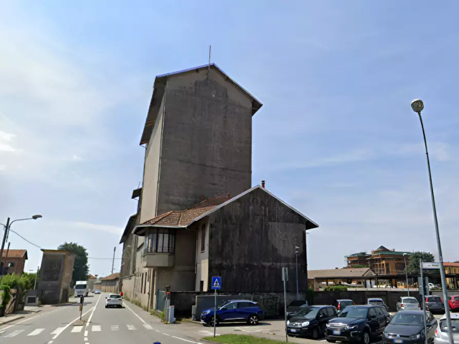 Immagine 9 di Loft/Open space in vendita  in Via Piave 4/6 a Borgomanero