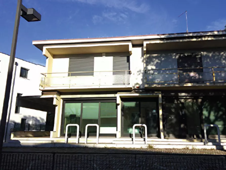 Immagine 1 di Negozio in vendita  in Viale della Repubblica, 79 a Treviso