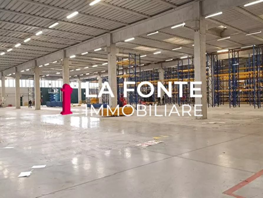 Immagine 1 di Capannone industriale in affitto  in Via Roncoduro a Pianiga
