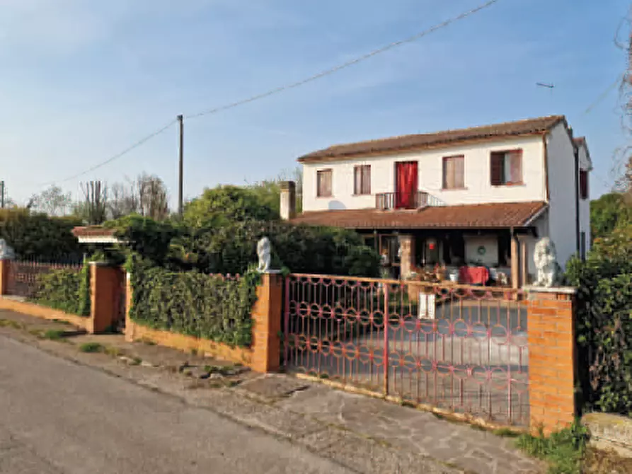 Immagine 1 di Casa bifamiliare in vendita  in Via San Rocco, 4 a Montebelluna