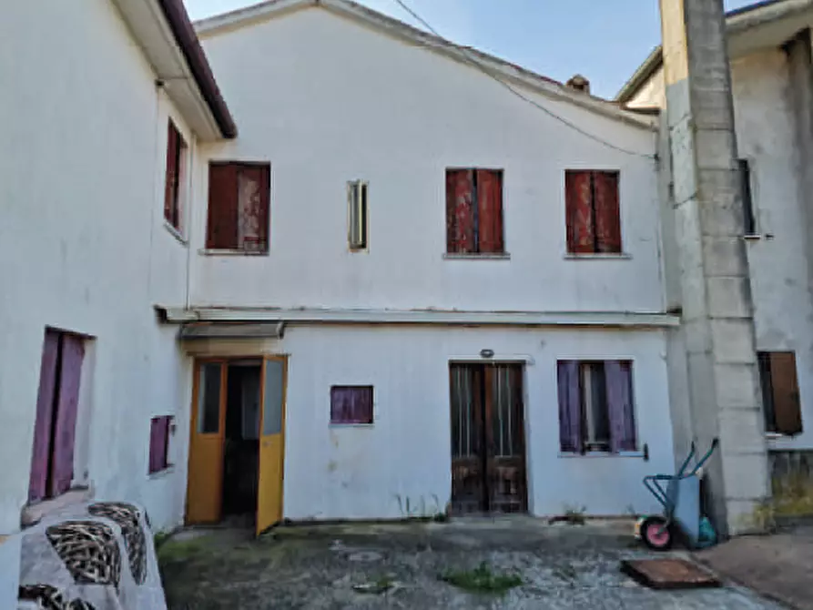 Immagine 6 di Casa bifamiliare in vendita  in Via San Rocco, 4 a Montebelluna