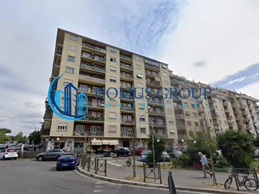 Immagine 3 di Appartamento in vendita  in Piazza Albini Augusto a Roma
