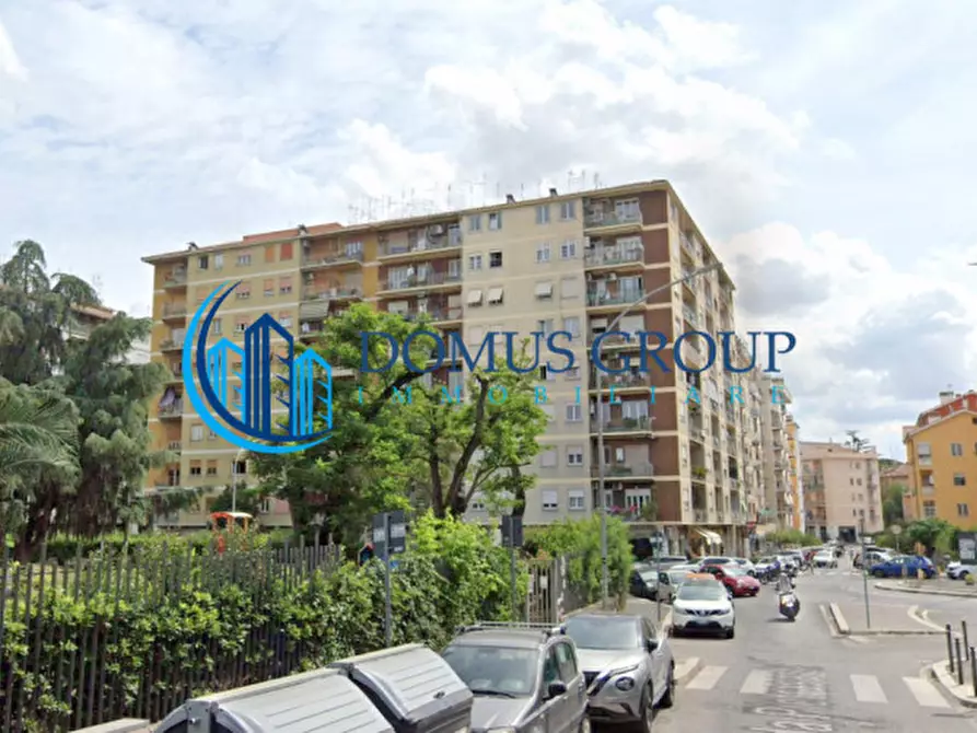 Immagine 5 di Appartamento in vendita  in Piazza Albini Augusto a Roma