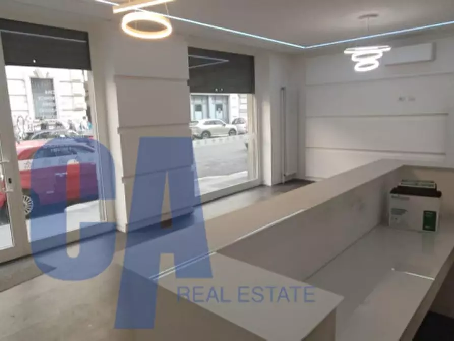 Immagine 1 di Negozio in affitto  in VIA VITTOR PISANI a Milano