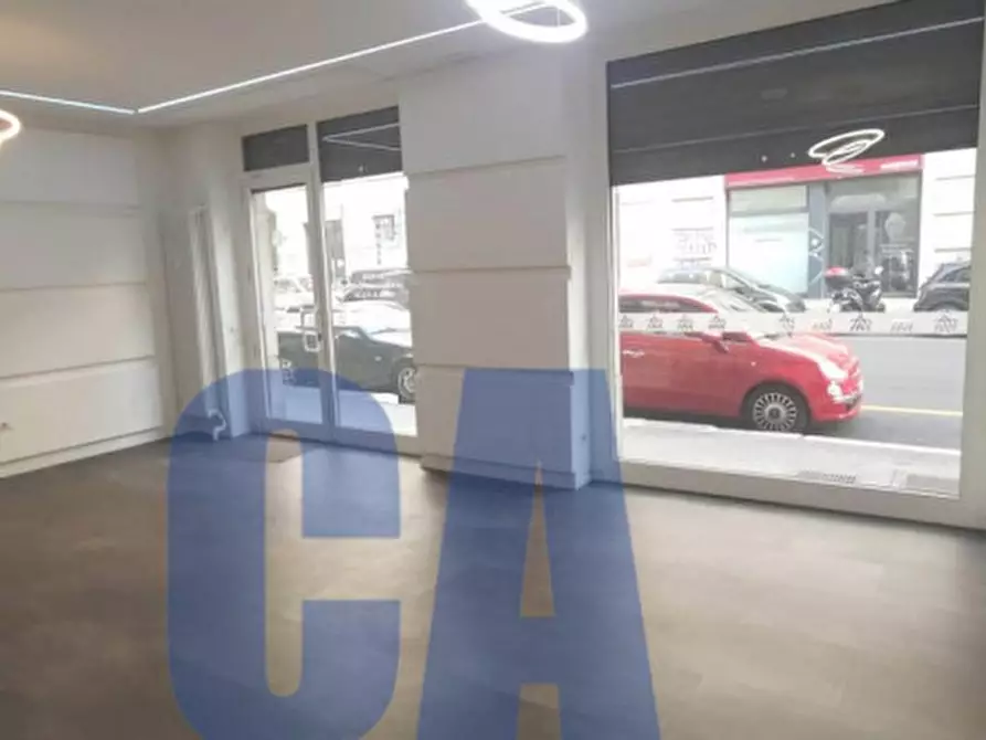 Immagine 2 di Negozio in affitto  in VIA VITTOR PISANI a Milano