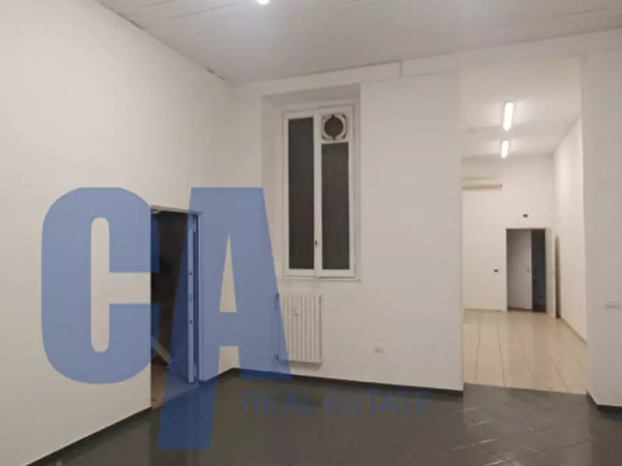 Immagine 3 di Negozio in affitto  in VIA VITTOR PISANI a Milano
