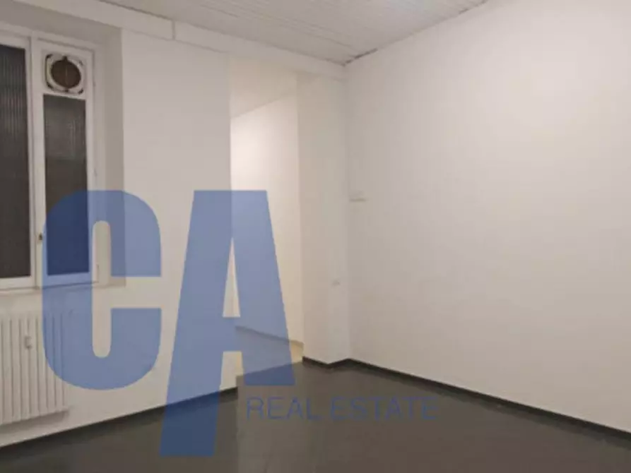 Immagine 4 di Negozio in affitto  in VIA VITTOR PISANI a Milano