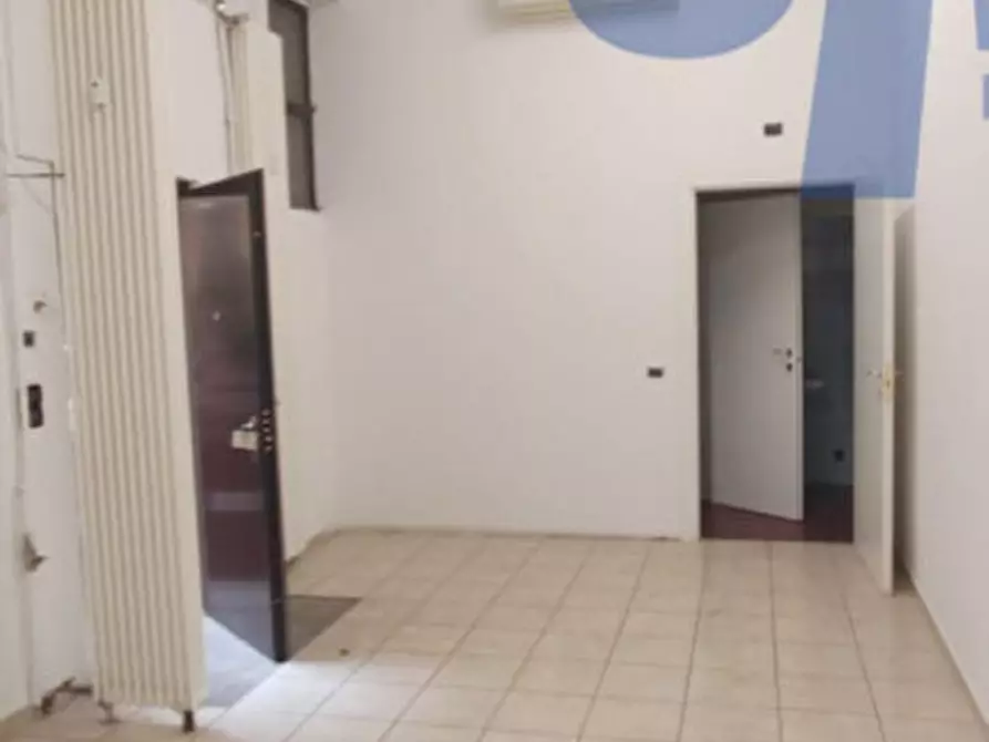 Immagine 9 di Negozio in affitto  in VIA VITTOR PISANI a Milano