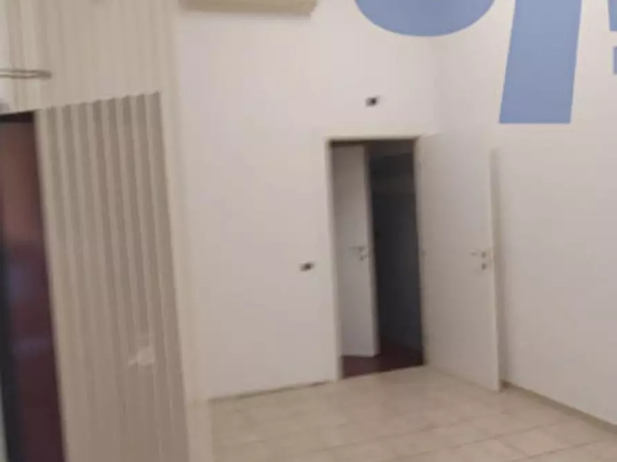 Immagine 11 di Negozio in affitto  in VIA VITTOR PISANI a Milano