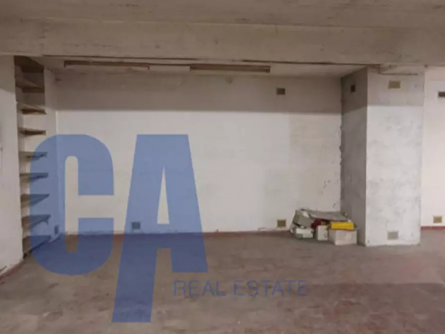 Immagine 13 di Negozio in affitto  in VIA VITTOR PISANI a Milano