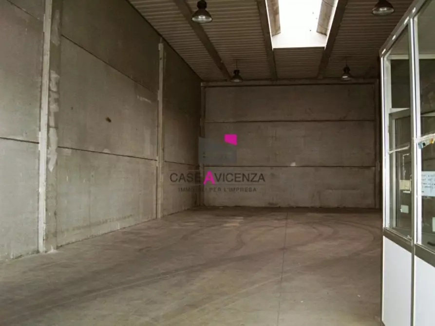 Immagine 1 di Capannone industriale in affitto  in VIA ZAMENHOF a Vicenza