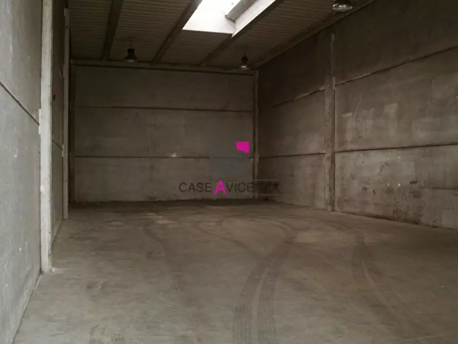 Immagine 2 di Capannone industriale in affitto  in VIA ZAMENHOF a Vicenza