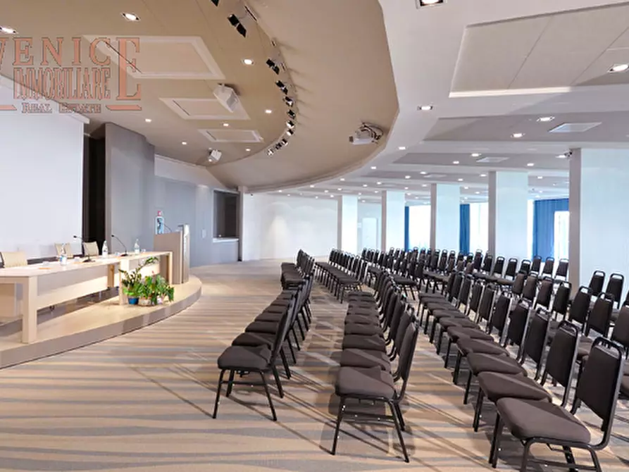 Immagine 1 di Hotel in vendita  in RIVIERA DEL BRENTA a Venezia