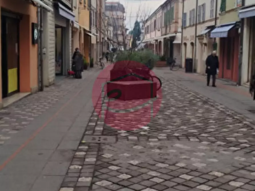 Immagine 1 di Negozio in affitto  a Santarcangelo Di Romagna