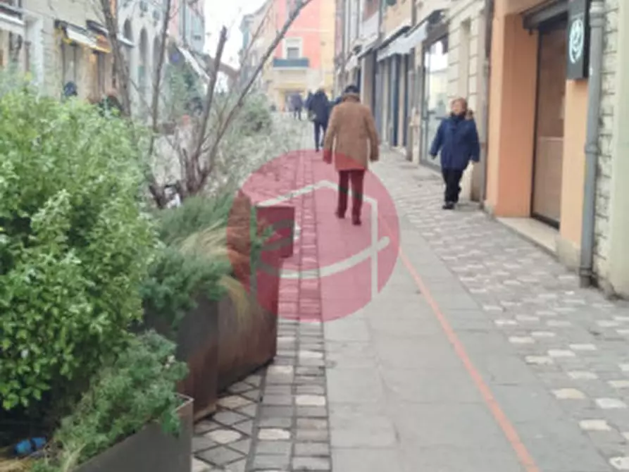 Immagine 2 di Negozio in affitto  a Santarcangelo Di Romagna