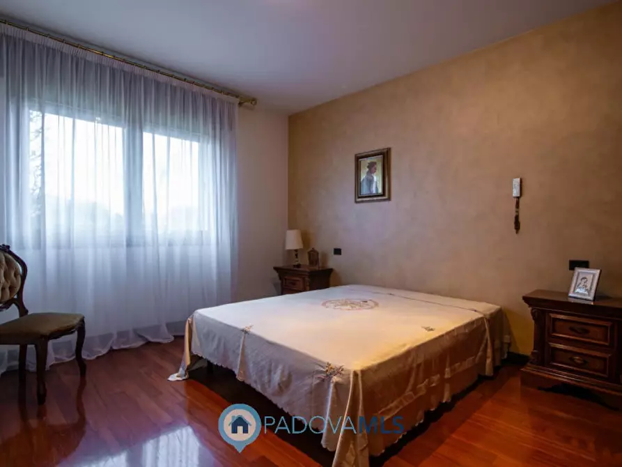 Immagine 6 di Villa in vendita  in Via Gabriele D'Annunzio a Due Carrare