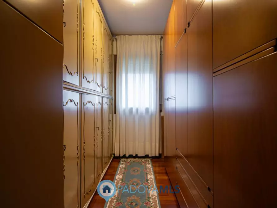 Immagine 10 di Villa in vendita  in Via Gabriele D'Annunzio a Due Carrare