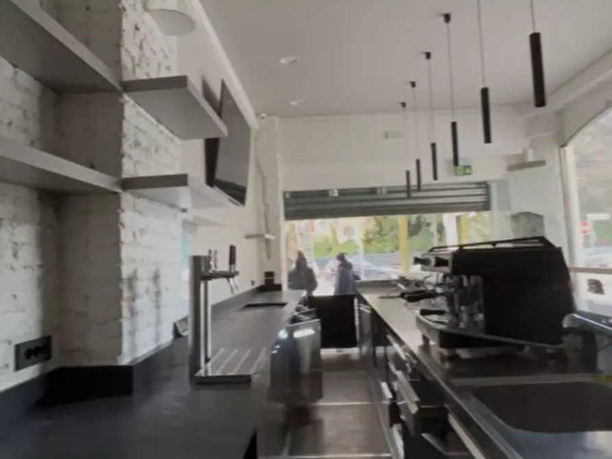 Immagine 2 di Attività commerciale in affitto  in Viale della Vittoria n. 217 a Vittorio Veneto