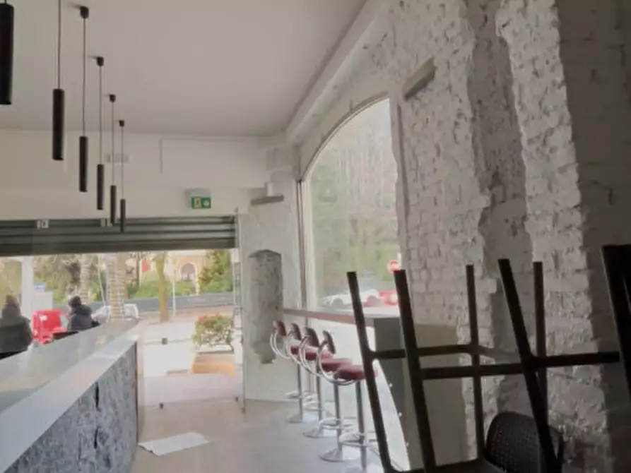 Immagine 3 di Attività commerciale in affitto  in Viale della Vittoria n. 217 a Vittorio Veneto