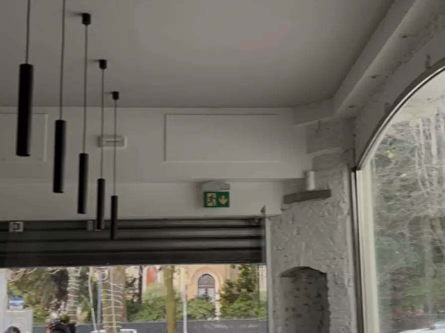 Immagine 5 di Attività commerciale in affitto  in Viale della Vittoria n. 217 a Vittorio Veneto
