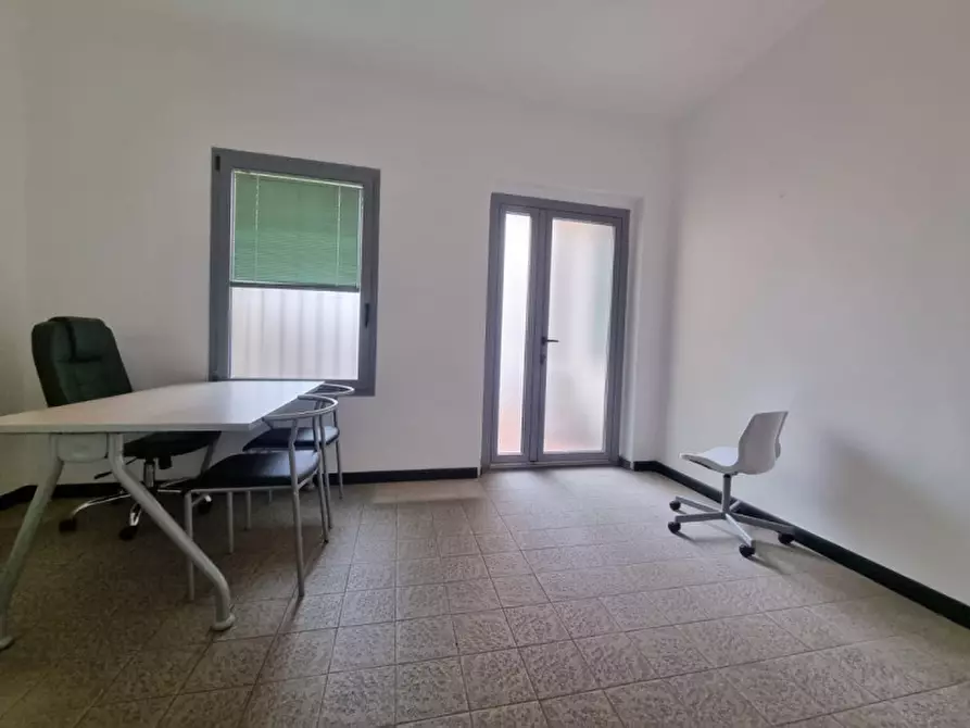 Immagine 4 di Ufficio in vendita  in VIA DEL GELSOMINO a Firenze