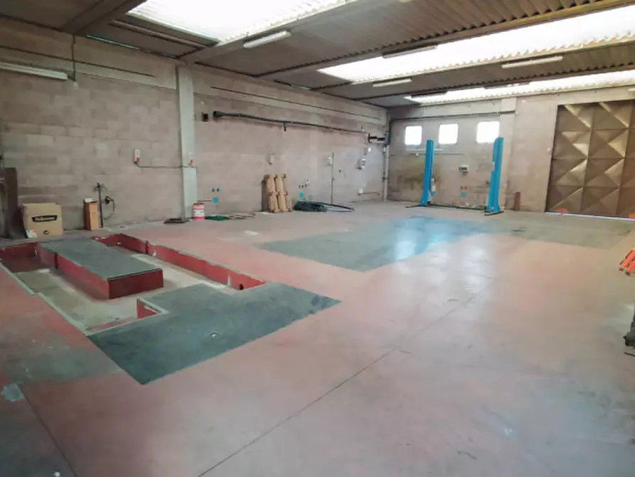 Immagine 1 di Laboratorio in vendita  in via Polesine a Padova