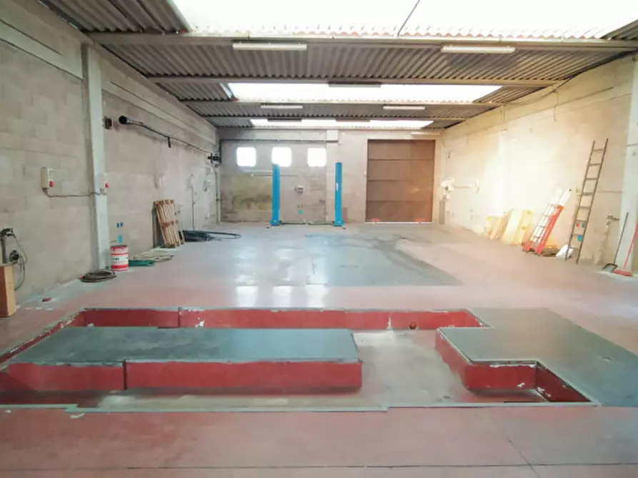 Immagine 7 di Laboratorio in vendita  in via Polesine a Padova