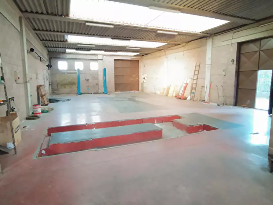 Immagine 8 di Laboratorio in vendita  in via Polesine a Padova