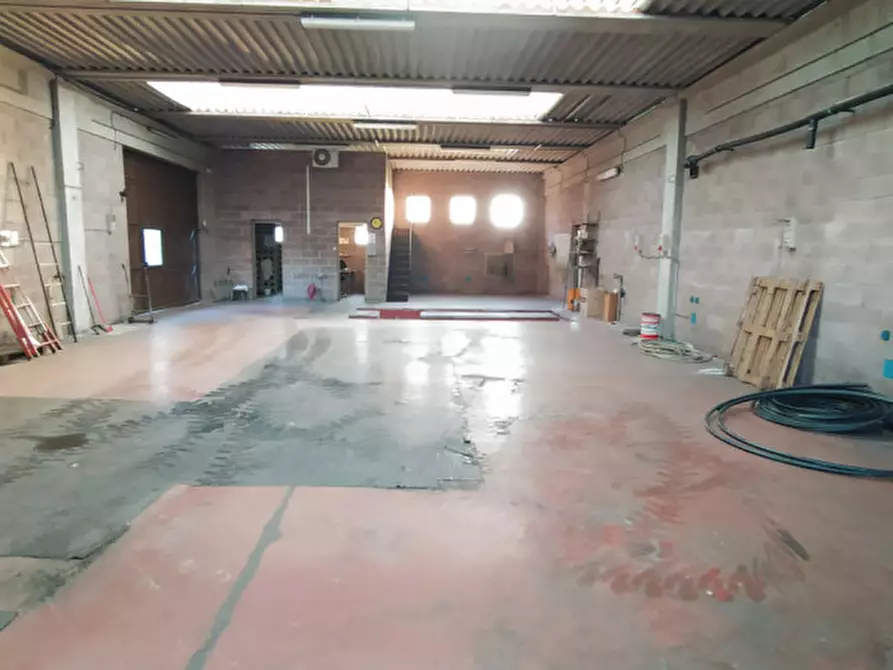Immagine 9 di Laboratorio in vendita  in via Polesine a Padova