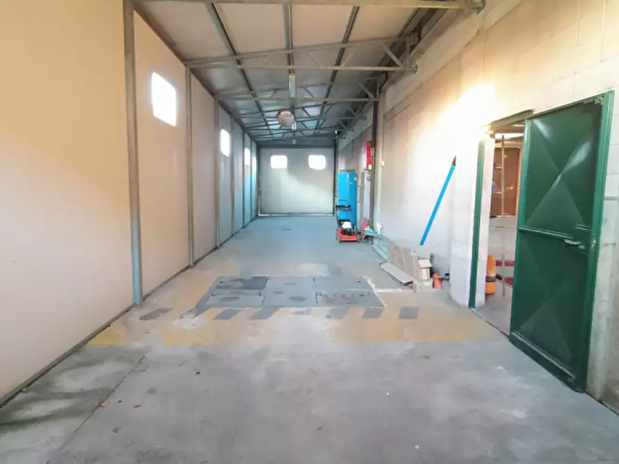 Immagine 12 di Laboratorio in vendita  in via Polesine a Padova