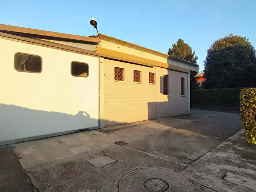 Immagine 13 di Laboratorio in vendita  in via Polesine a Padova