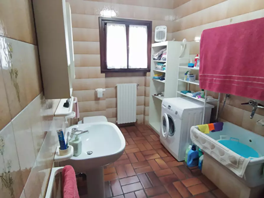 Immagine 38 di Laboratorio in vendita  in via Polesine a Padova