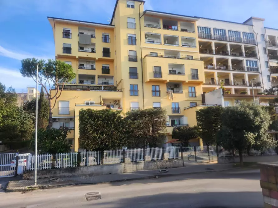 Immagine 1 di Appartamento in vendita  in via Stanislao De Crescenzo,7 a Salerno