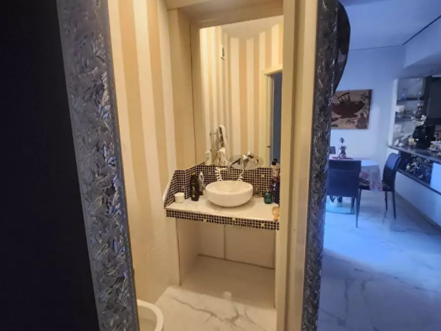 Immagine 18 di Appartamento in vendita  in via Stanislao De Crescenzo,7 a Salerno