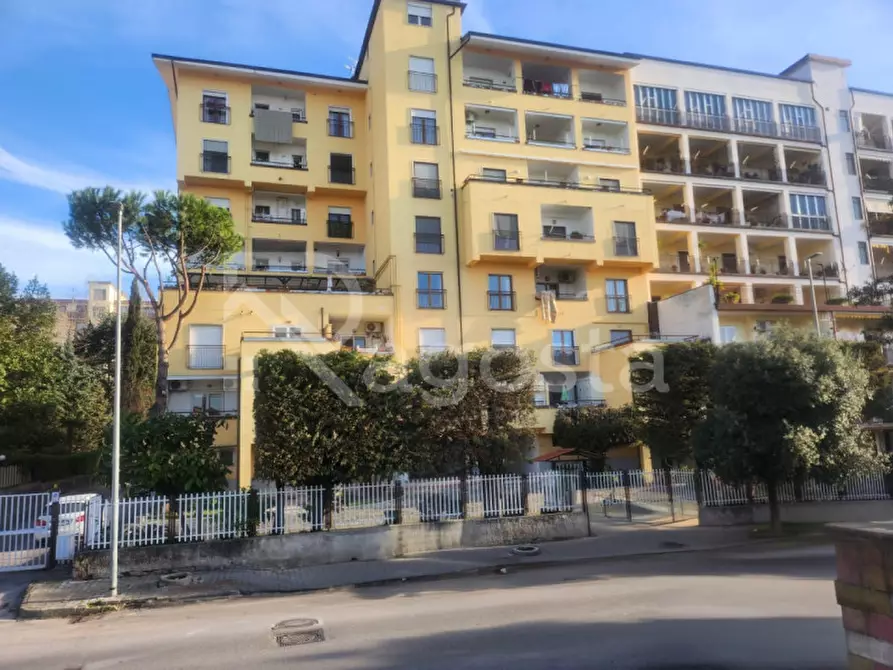 Immagine 1 di Appartamento in vendita  in via Stanislao De Crescenzo,7 a Salerno