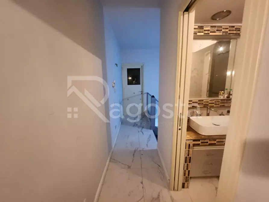 Immagine 3 di Appartamento in vendita  in via Stanislao De Crescenzo,7 a Salerno