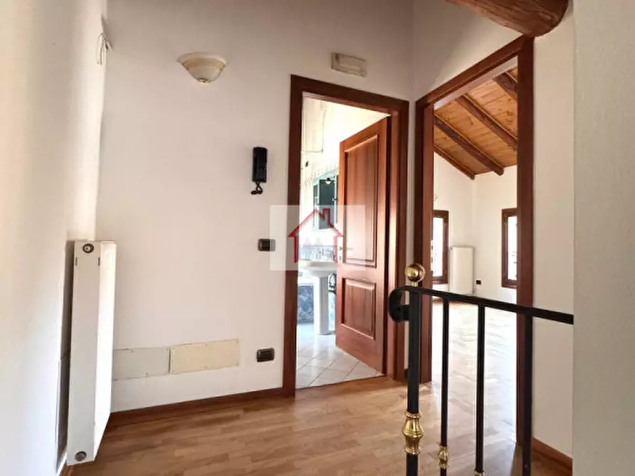 Immagine 8 di Villetta a schiera in vendita  a Giavera Del Montello