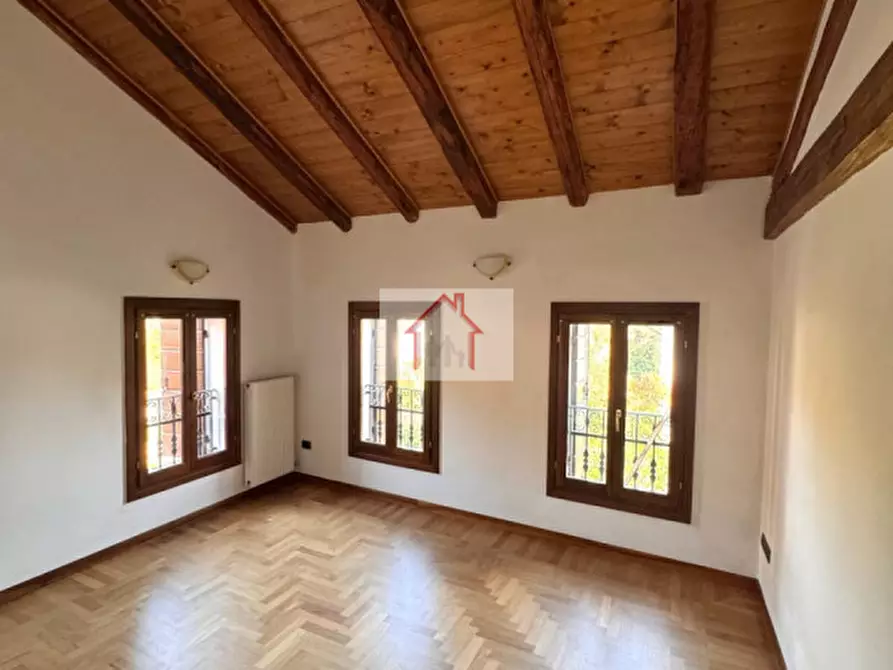 Immagine 10 di Villetta a schiera in vendita  a Giavera Del Montello