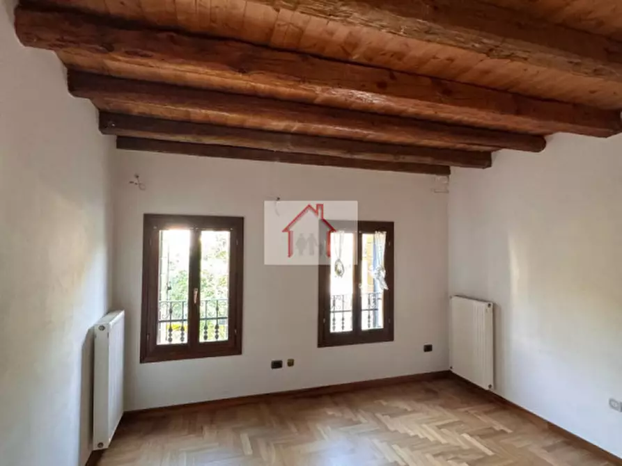 Immagine 16 di Villetta a schiera in vendita  a Giavera Del Montello