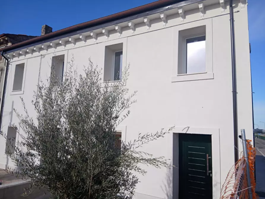 Immagine 1 di Villetta a schiera in vendita  in Viale Guglielmo Marconi a Caldiero