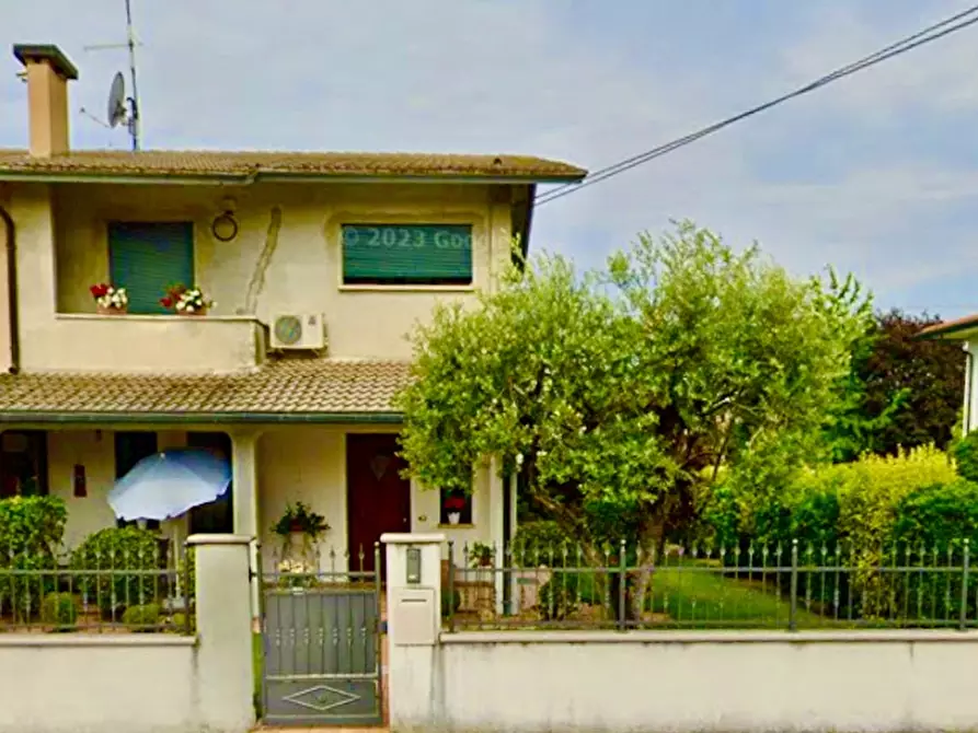 Immagine 1 di Casa bifamiliare in vendita  in Via Dante a Tezze Sul Brenta