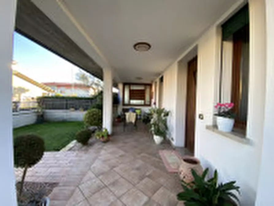 Immagine 2 di Casa bifamiliare in vendita  in Via Dante a Tezze Sul Brenta