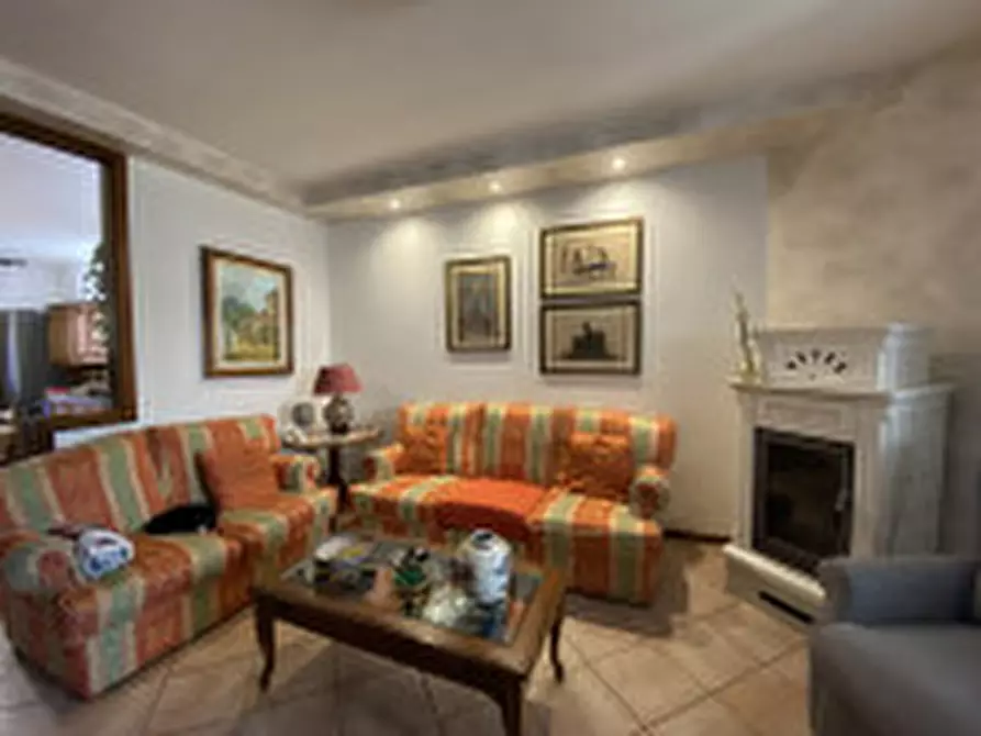 Immagine 3 di Casa bifamiliare in vendita  in Via Dante a Tezze Sul Brenta