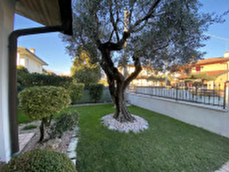 Immagine 17 di Casa bifamiliare in vendita  in Via Dante a Tezze Sul Brenta