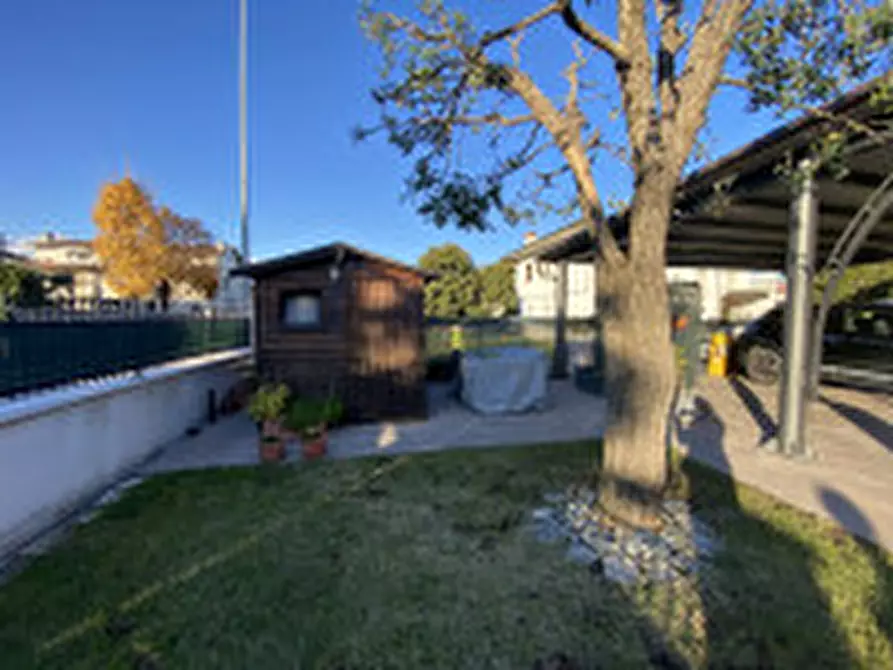 Immagine 18 di Casa bifamiliare in vendita  in Via Dante a Tezze Sul Brenta