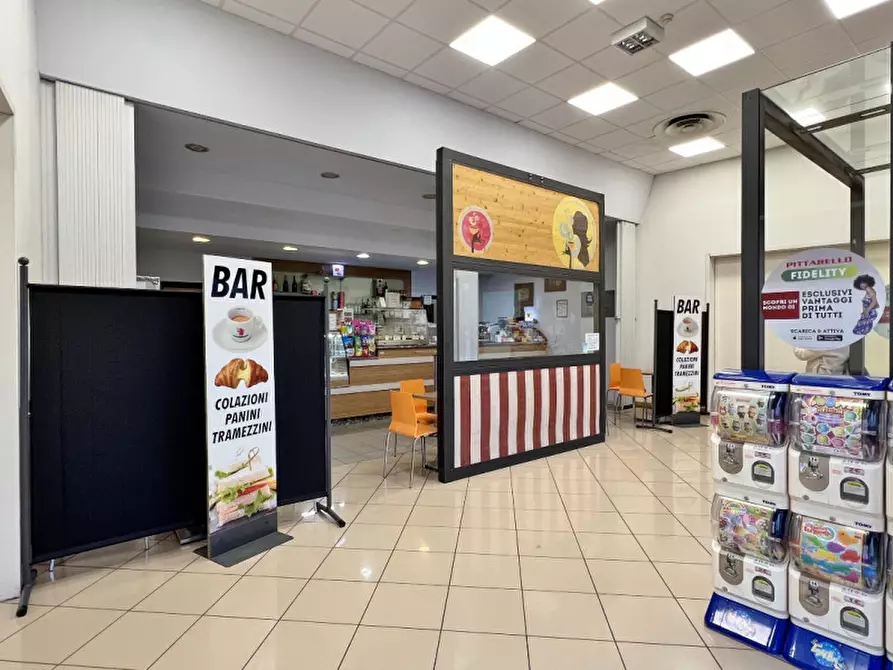 Immagine 1 di Attività commerciale in vendita  in Via Olmo a Altavilla Vicentina