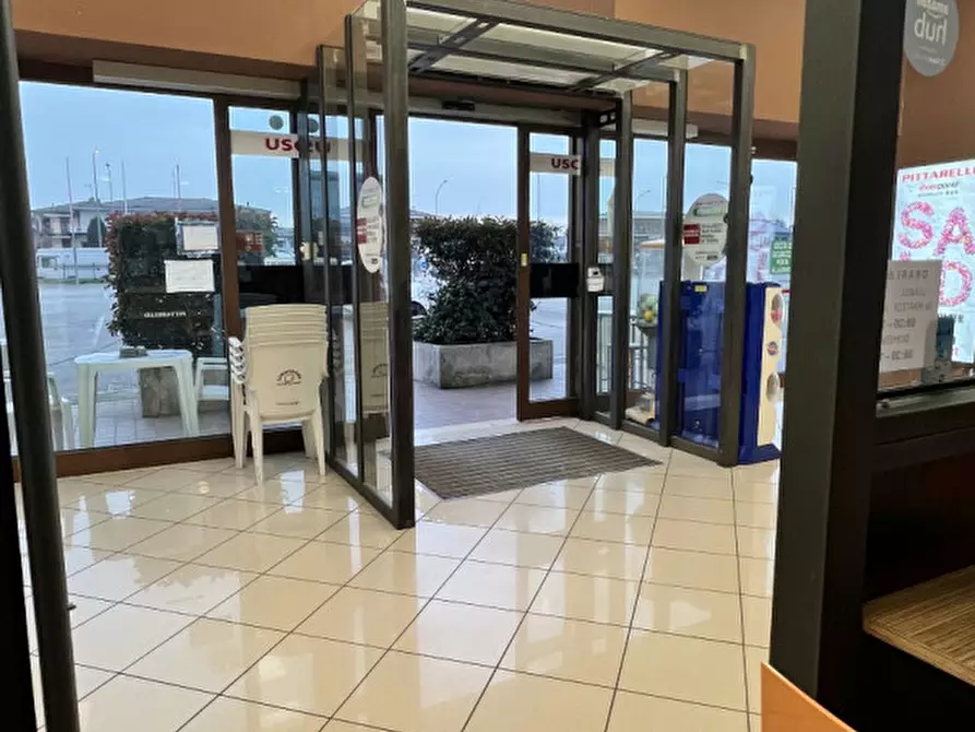 Immagine 3 di Attività commerciale in vendita  in Via Olmo a Altavilla Vicentina