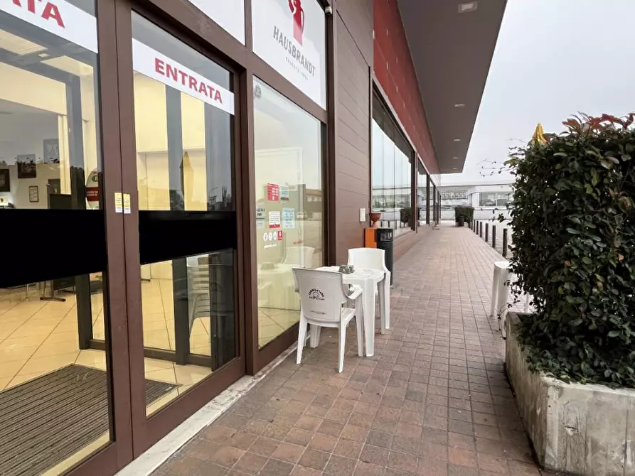 Immagine 6 di Attività commerciale in vendita  in Via Olmo a Altavilla Vicentina