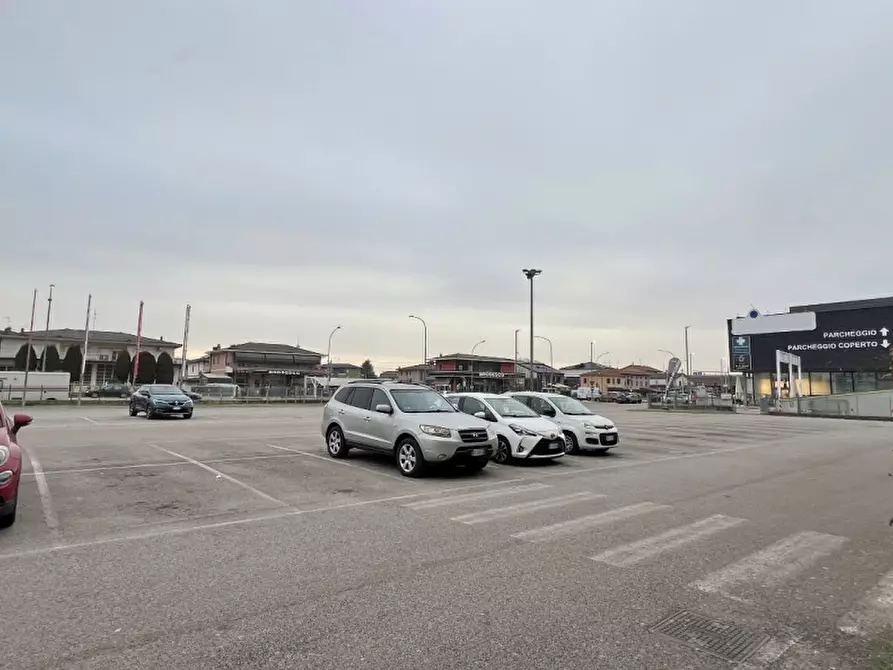 Immagine 7 di Attività commerciale in vendita  in Via Olmo a Altavilla Vicentina